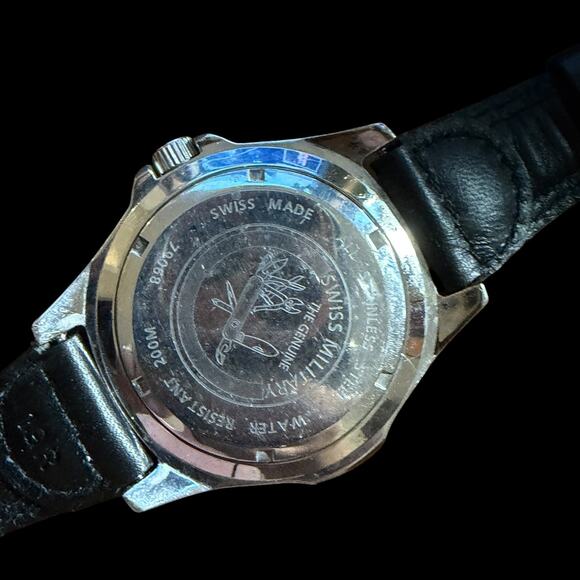 Swiss Military Diver Style Watch 200M Water Resistant Black Dial Day Date 79068 main image 4
